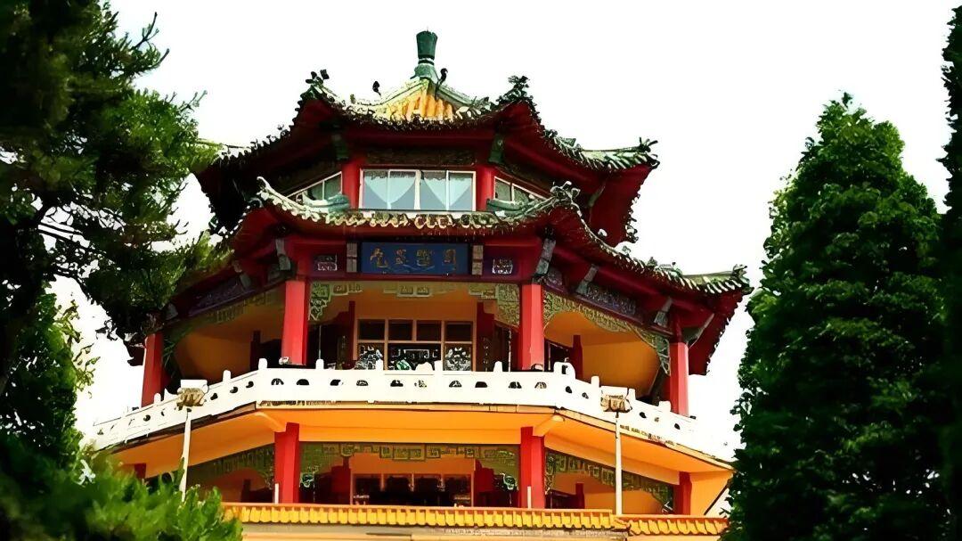 七律·重游旧地感怀