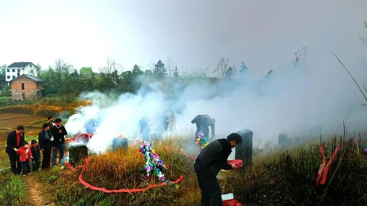 扫墓路远，墓地故事让人忍俊不禁！