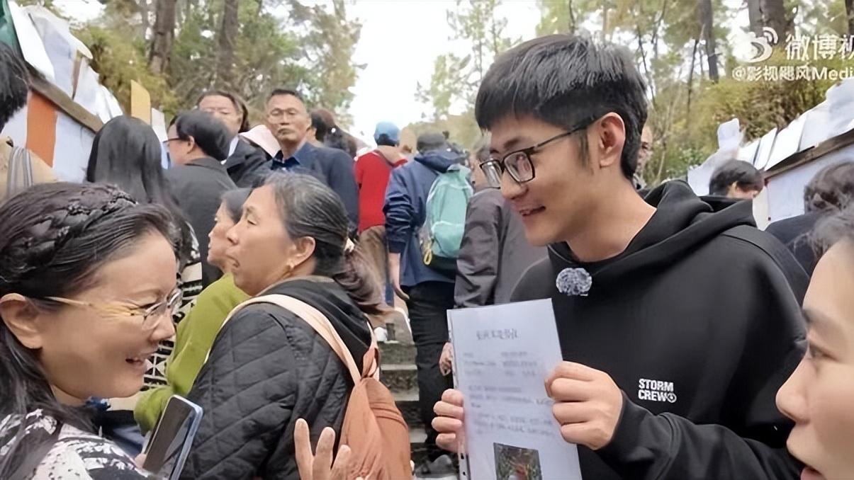 29岁CEO潘天鸿现身杭州相亲角 简历遭大妈嫌弃学历低还离异