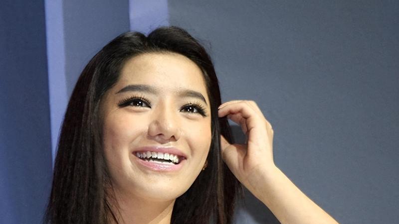 曾是超女冠军，如今过度医美后像“怪物”，全身只剩眼珠是自己的