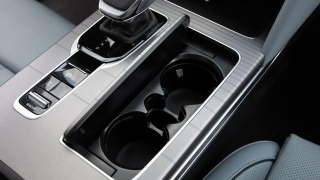 实话实说2.0T插混六座SUV！试驾红旗HS7 PHEV：偏科天才的暴力美学