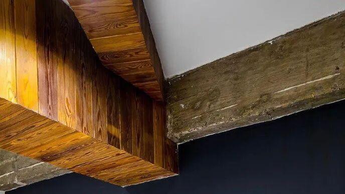 18平米loft小户型，楼梯下面放电视，设计有点意思！