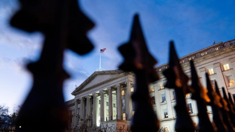 特朗普政府打响公共媒体资金战，地方电台恐成最大输家