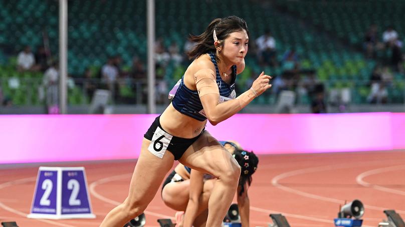 12秒98！吴艳妮太强了，预赛第一进决赛