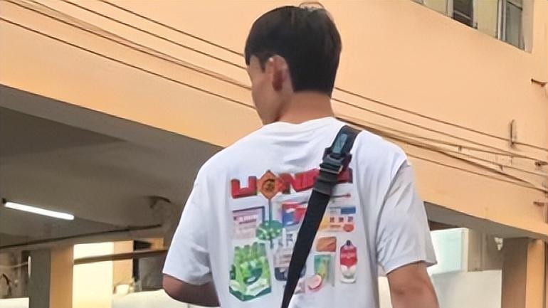 徐杰回老家团聚！带上宏远发的月饼 还有一大笔奖金 一家人其乐融融