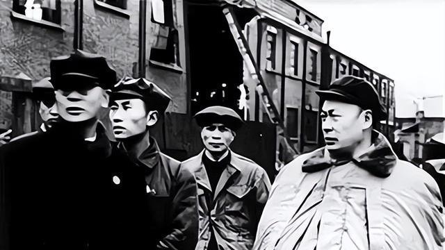 1955年，蒋介石看着十大元帅名单，指着陈毅苦笑道：这人太厉害了