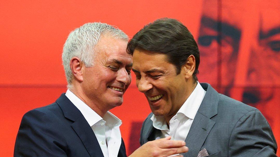 穆里尼奥与老板科斯塔有分歧，一个不要迪巴拉，一个不认识席尔瓦