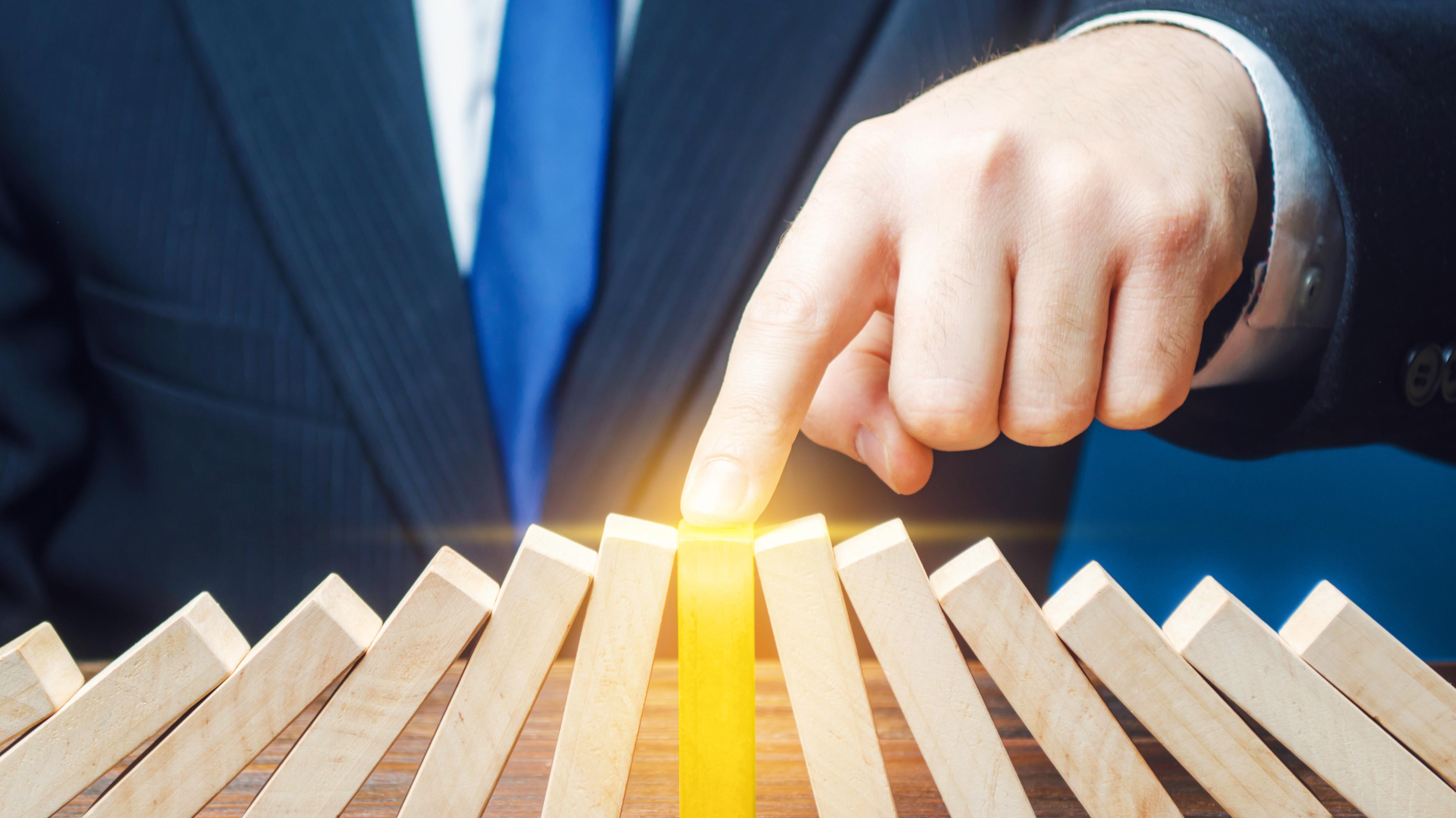 期权组合工具在企业汇率风险管理中的应用：策略设计与效果评估