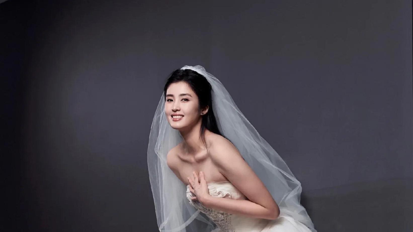 赵丽娜直播情绪失控，引发网友热议