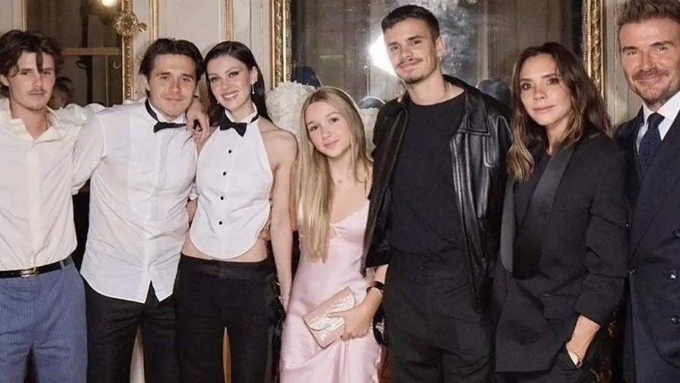 维多利亚首映泪奔，大布夫妻骑摩托被骂“蠢到家”！