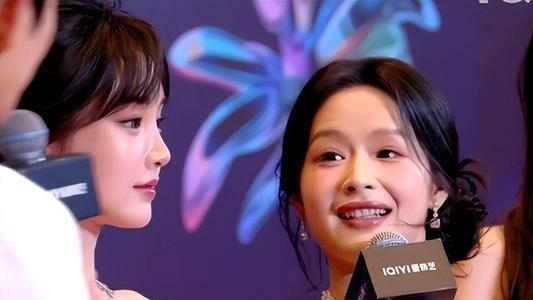 “丑照”风波？余茵晚会翻车，娱乐圈竟上演“神仙友谊”