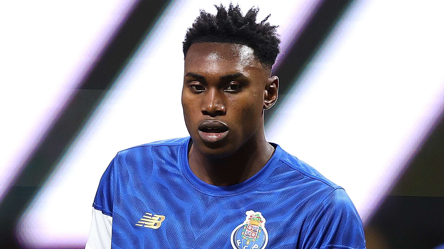 伦敦双雄再燃战火！切尔西热刺争抢波尔图前锋，前蓝军主帅愿8000万欧元放行