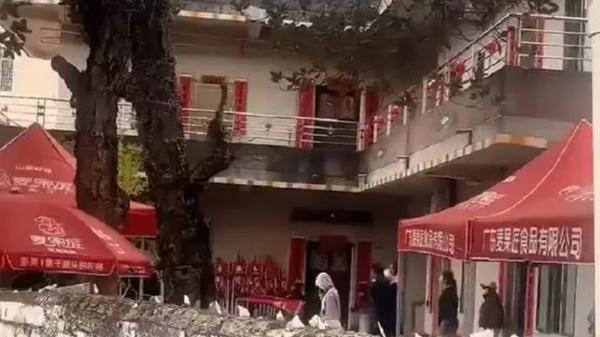 真不舍! 全红婵初二离家回京报到, 80岁爷爷笑脸相送大只妹妹当保镖