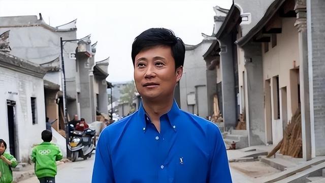 8年后，耿为华离婚真相曝光！郑佳？他当初的选择是对的！