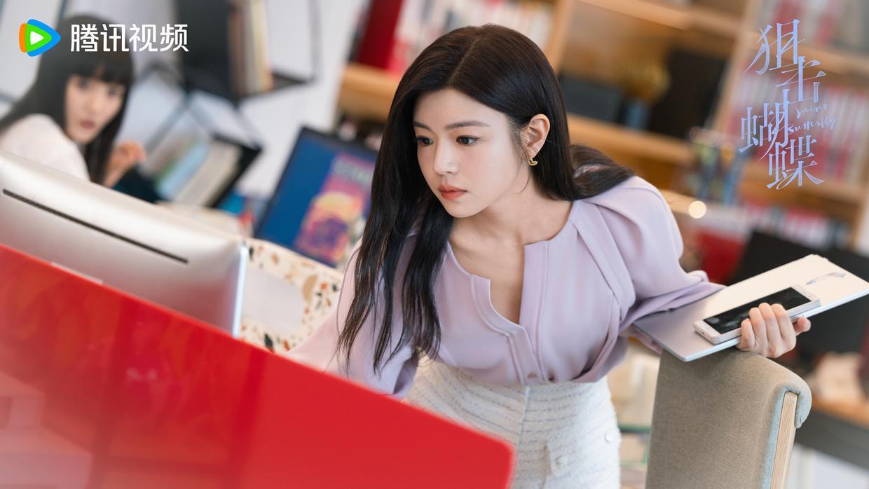 李嘉格神联动《狙击蝴蝶》爆了！离婚 3 个月从 “彩礼倒贴” 到年下宠，离异姐姐赢麻了