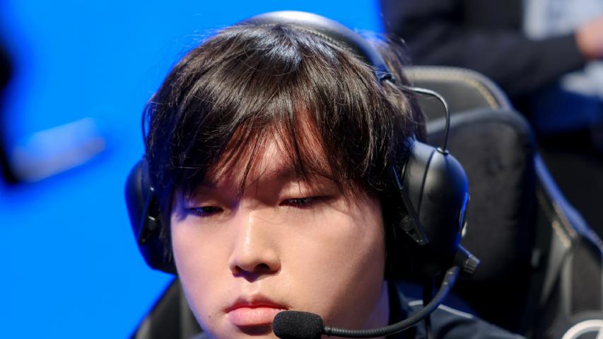 Bin割双眼皮后首次露面，想要靠颜值收割女粉，却被吐槽撞脸范小勤