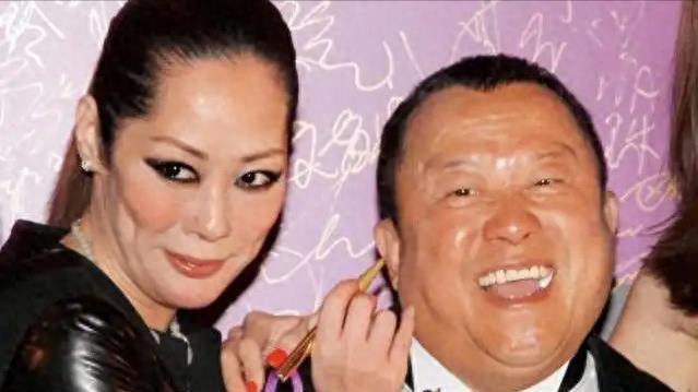 “活佛”找她生孩子，曾歌坛地位和王菲平分秋色，如今却露宿街头