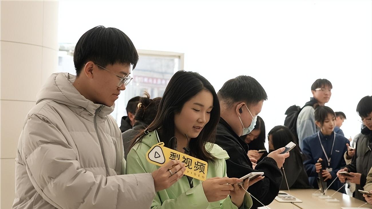 以用户体验为核心，体验华为Pura X1610阔型屏