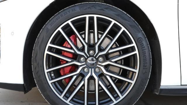 无边框剪刀门设计，3.2秒破百性能，这款车比小米SU7 Ultra更值得关注