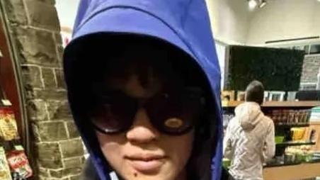 全红婵抵达加拿大！刚落地就买了加拿大鹅，零下八度穿洞洞鞋抢眼