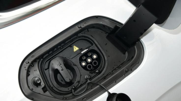 盲猜又是一台爆款轿车！起售价或不超10万，综合续航2100km+