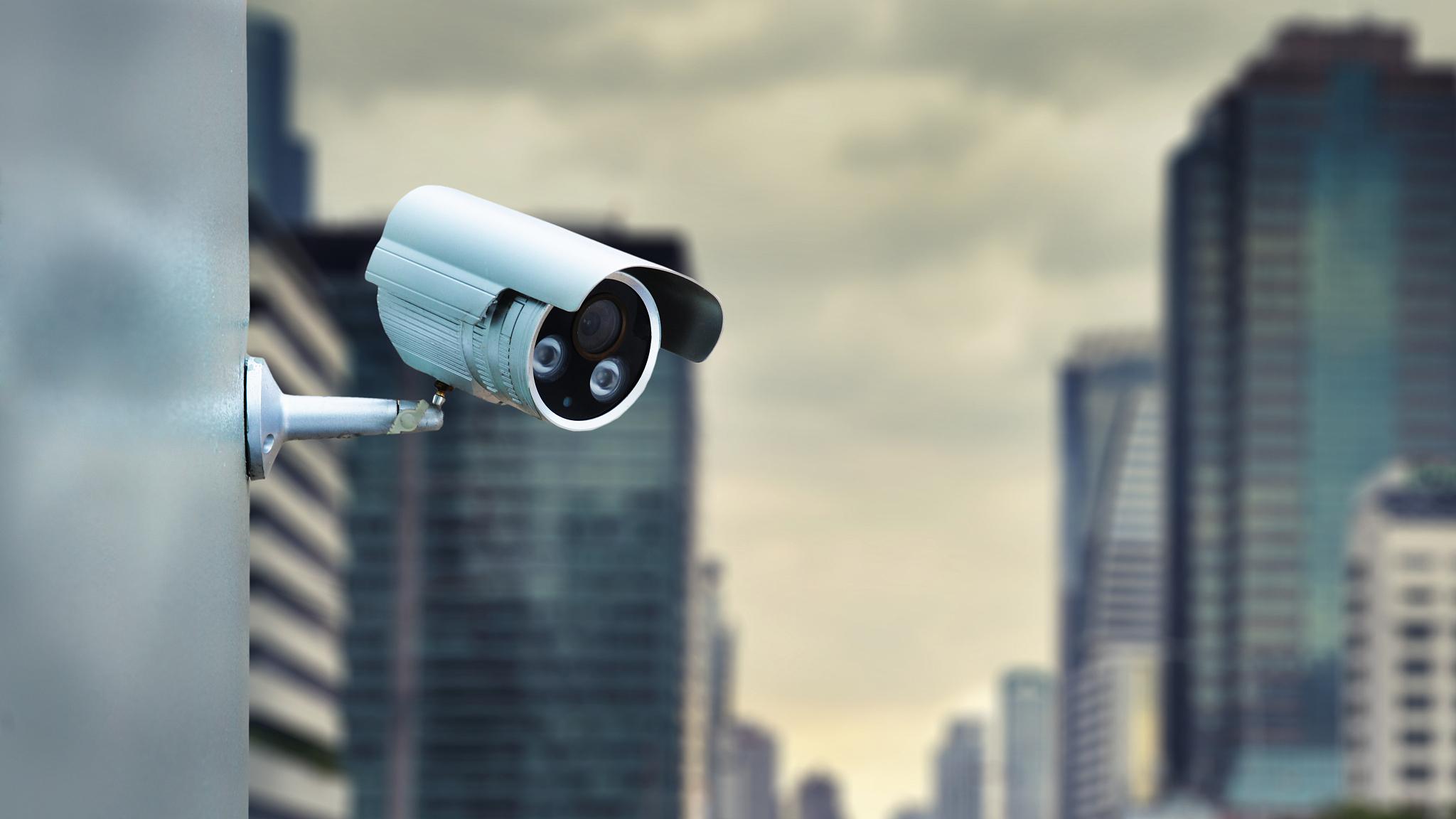 《螺丝钉的叹息：当代工薪阶层的生存悖论》