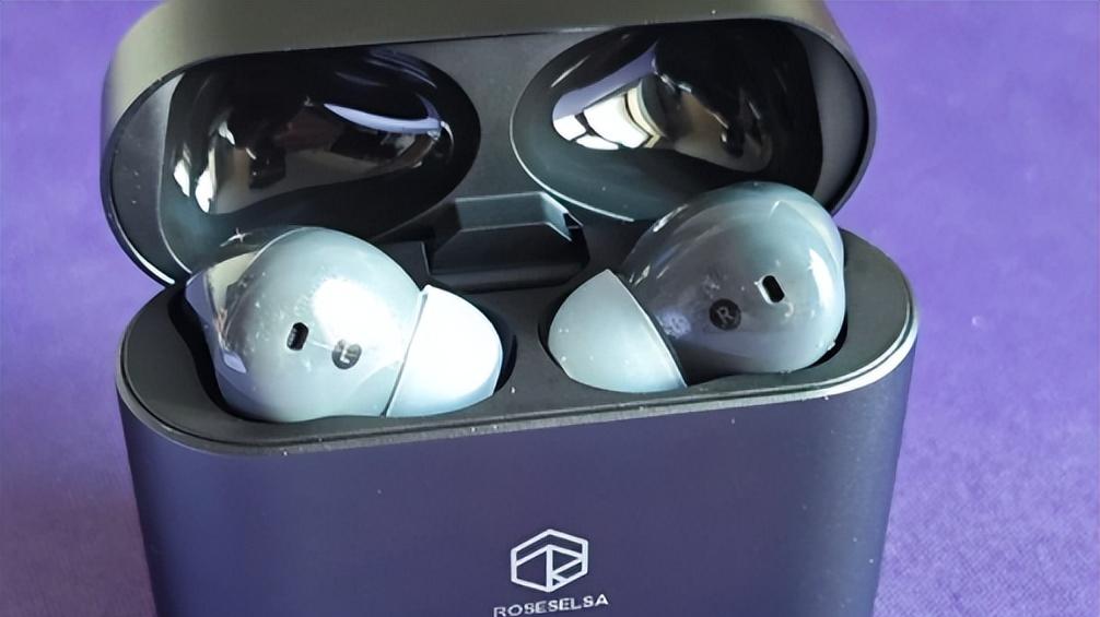 300 元内闭眼入！学生党降噪耳机推荐，旧款 vs 新款怎么选看这篇就够了