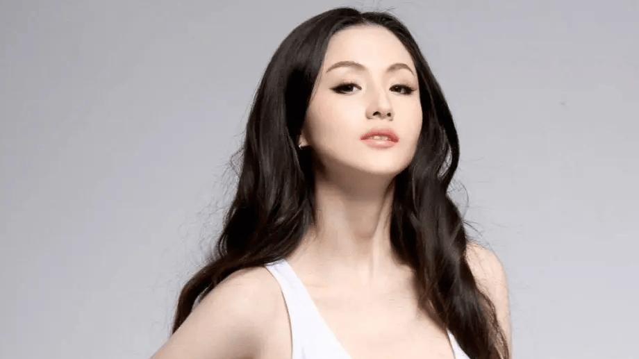 蓝心妍：从“肉蒲团”到百亿女王，她凭什么让男人望而却步？