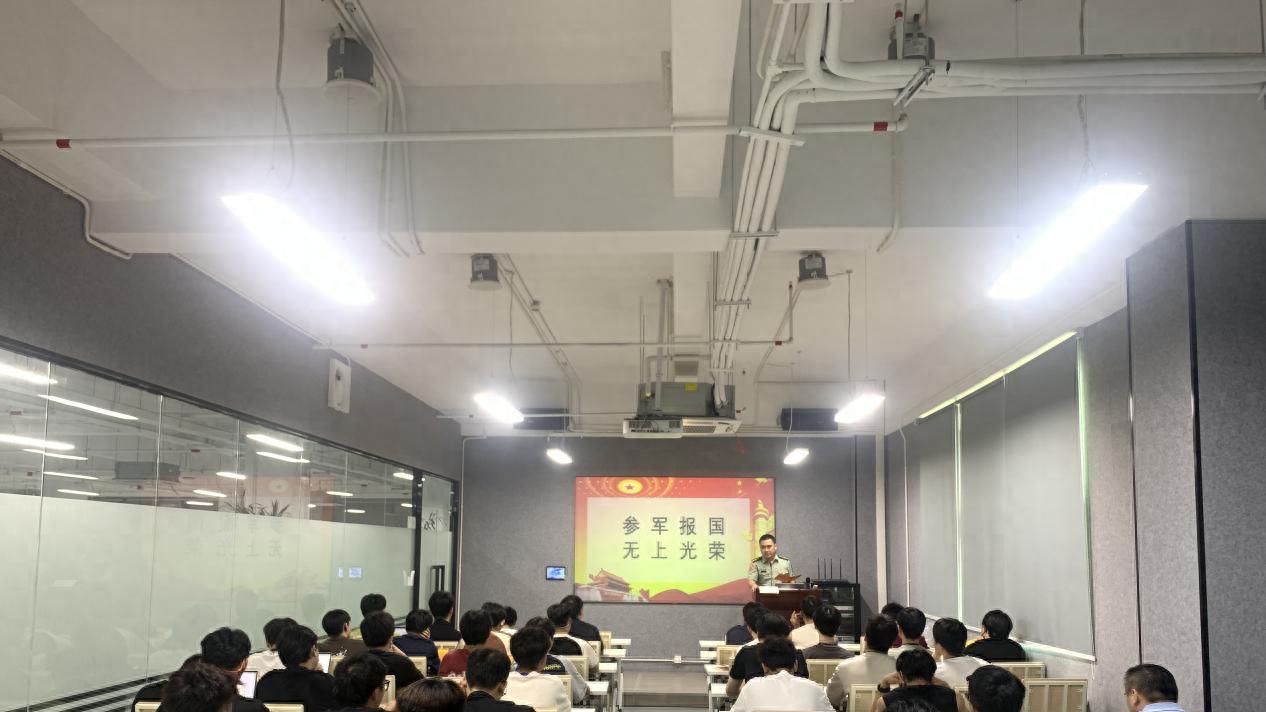深圳市坪山区龙田街道开展征兵宣传进企业活动
