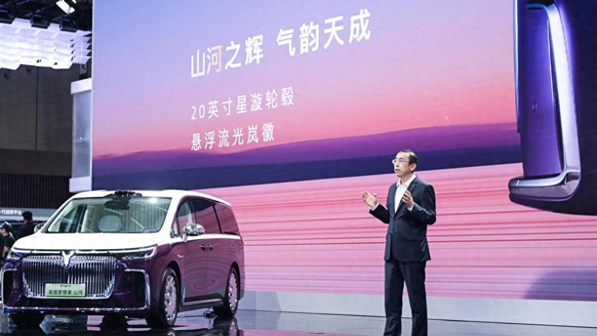70.99万豪华MPV，岚图撕掉低调标签，全系配华为智驾！