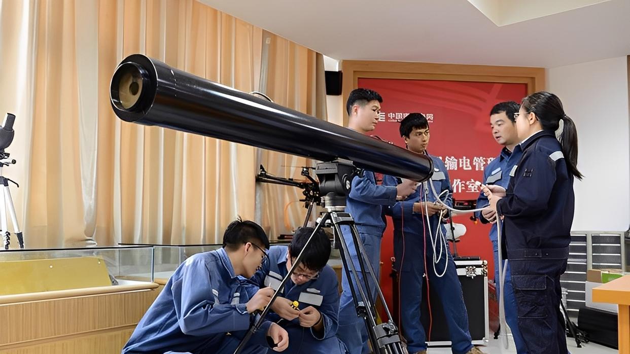 2017年，广州一男子发明了一款激光炮，可以取代人工清除高空垃圾