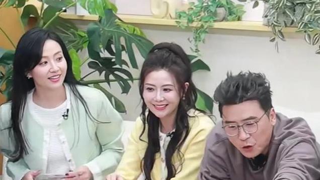 湖南台主持人大聚会，陈英俊马可变化大，汪涵和白月光仇晓坐一起