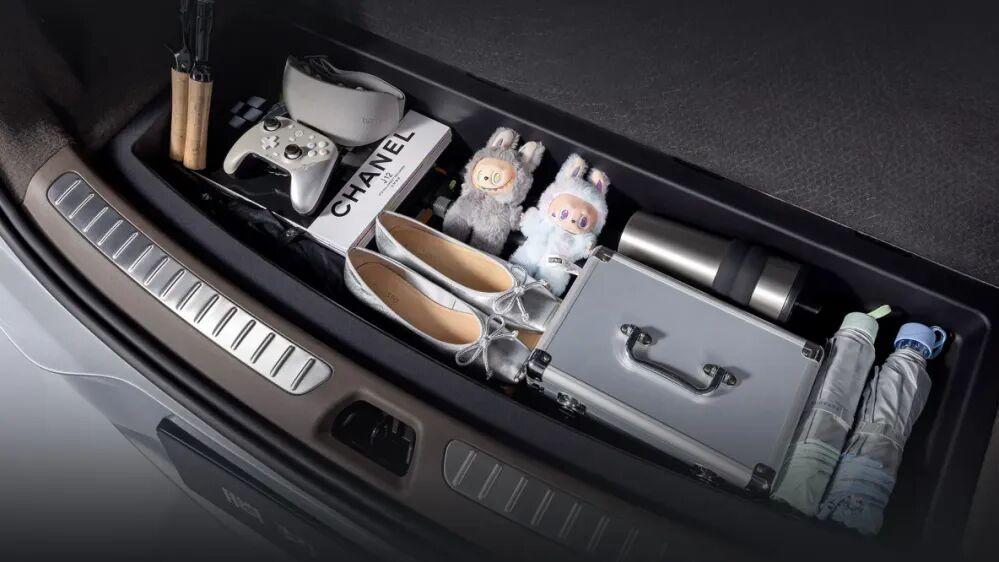 29.98万起的腾势N8L 亮点不仅是标配易三方/云辇-A