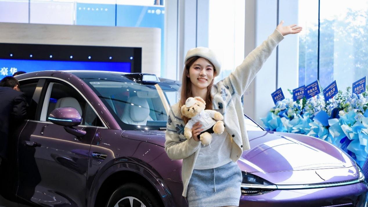 智遇椰城！海南最大鸿蒙智行用户中心海口盛大开业