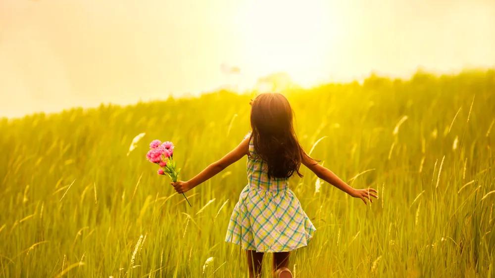 不要太尊重你的孩子，当你充分尊重孩子的天性时，你会发现他的天性是：又懒又馋，无组织纪律，脱缰野马都比