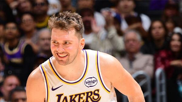 能不能拿个MVP？东契奇本赛季场均35+8+8，不输18-19赛季哈登