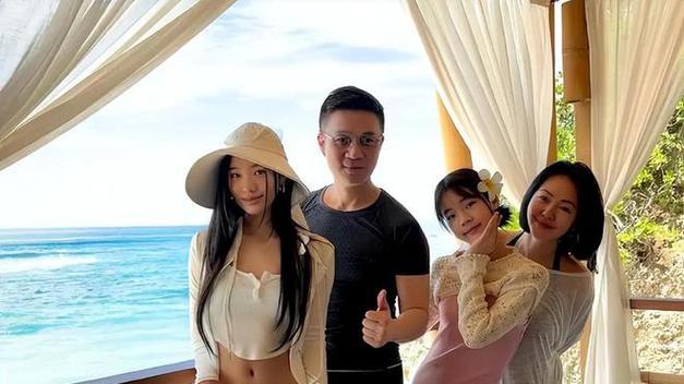 小玥儿现在与继母处的像亲母女，大S看到后会很欣慰吧