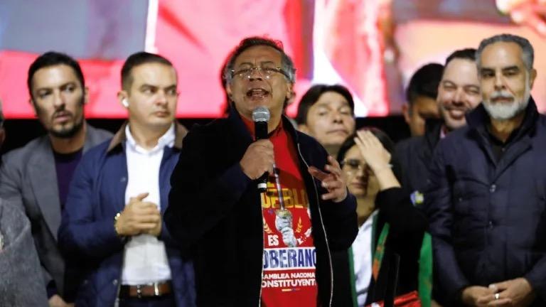 美国制裁重创哥伦比亚总统：专机加油遭拒绝，薪水领取也遇阻