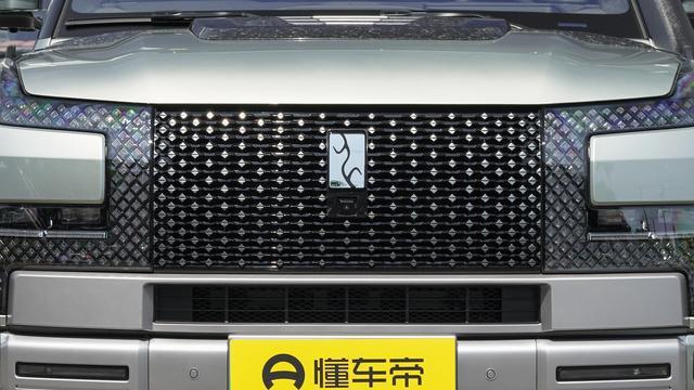 比亚迪高端品牌，零百加速3.9秒，标配四驱，这车咋样？