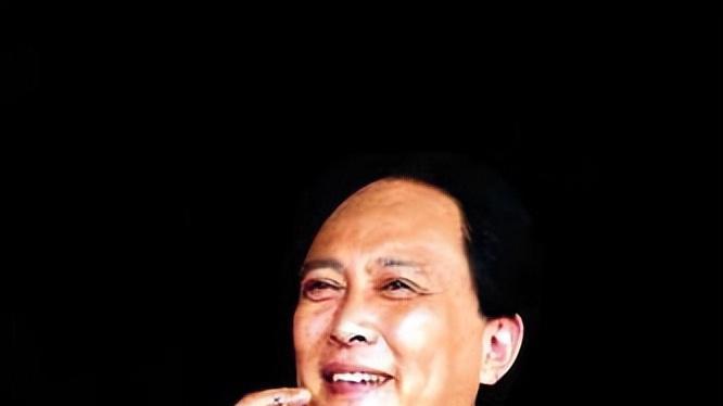 ​国内赚钱，妻儿国外花？71岁的唐国强早已走上了演员的另一条路！