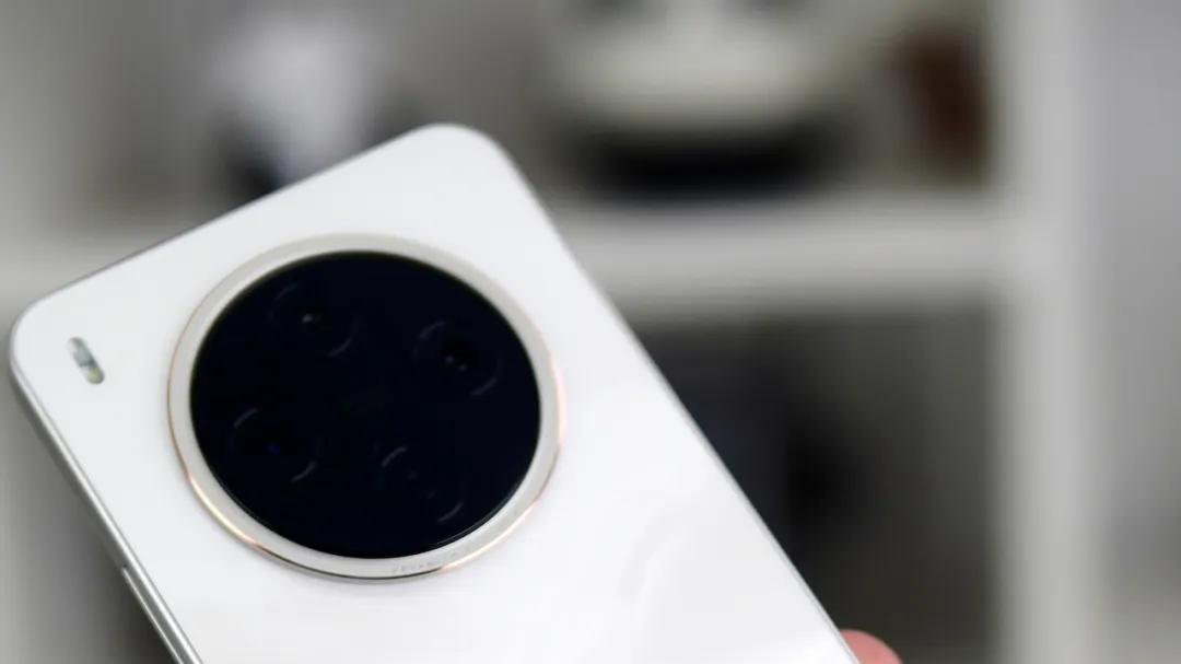 蓝厂国民神机Y系列继续更新，这次是vivo Y500 Pro