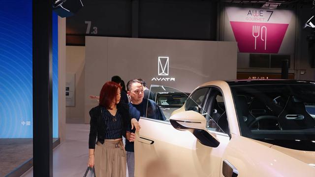 从保时捷到阿维塔， 从买标转向买技术