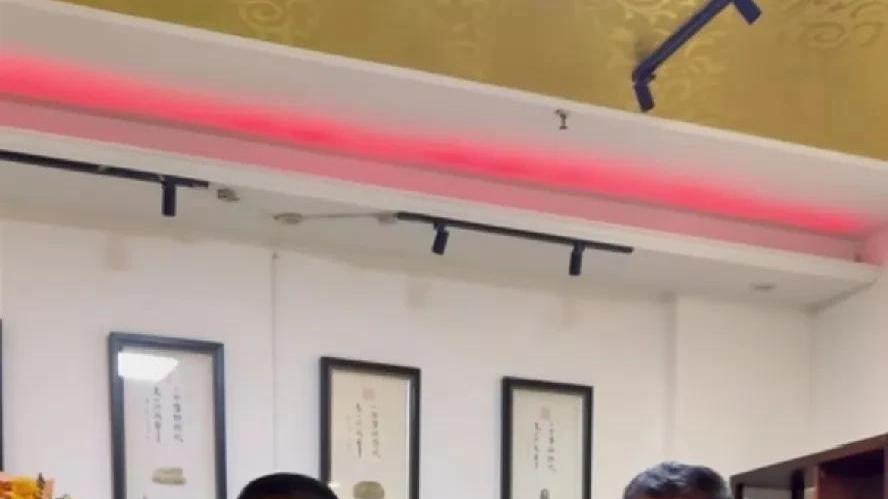 杨议拜侯宝林为师传承相声



杨议拜师侯宝林？相声界这是要变天啊！58岁的杨议