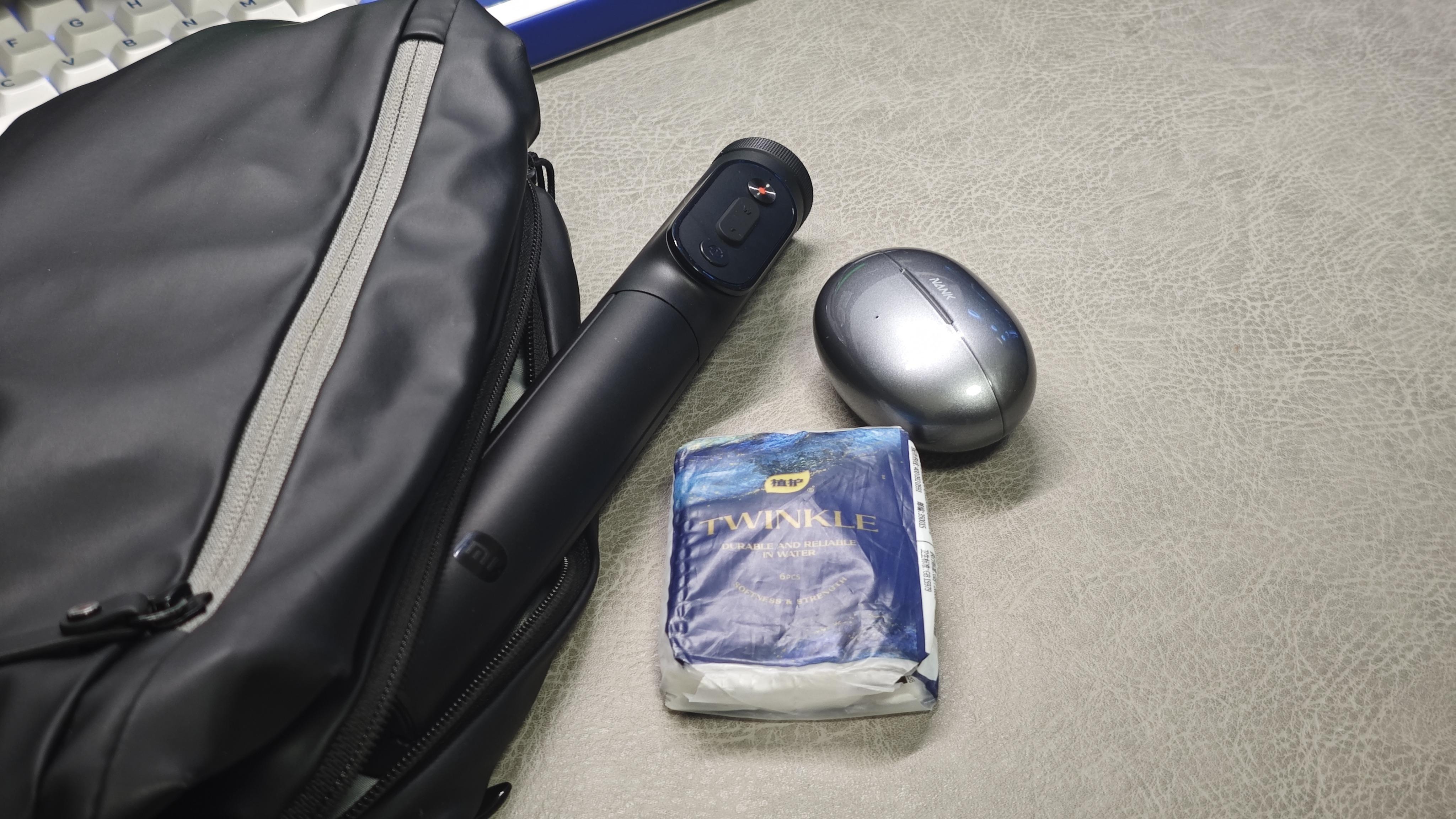 i人旅行必备，便携摄影新体验，小米变焦支架自拍杆2