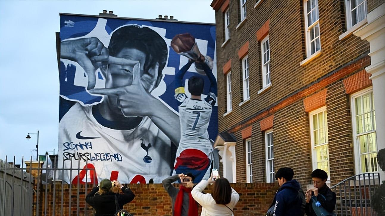 孙兴慜并非转会到英超联赛！热刺官方致敬！