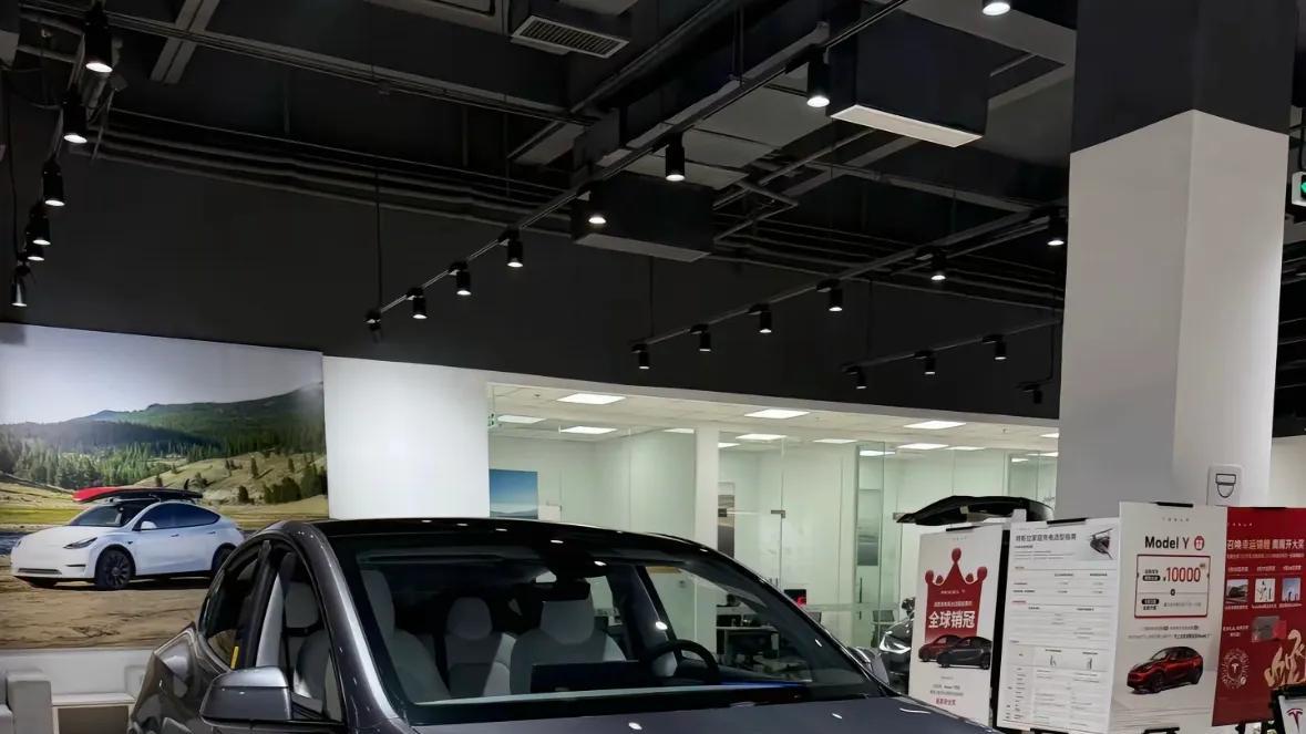 谍影重重：特斯拉Model Y与神秘选手小米YU7的云对决