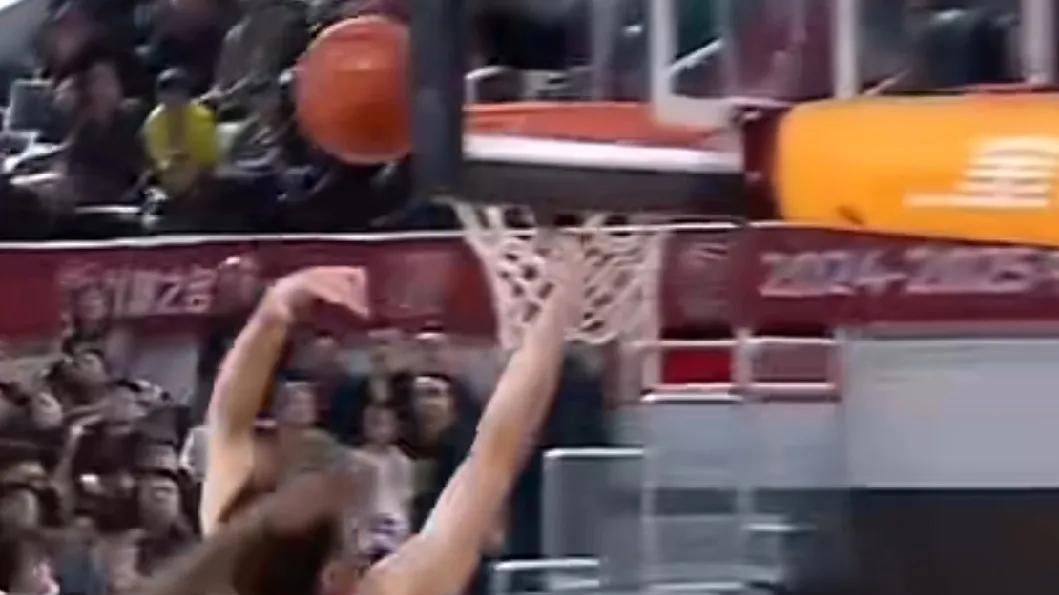 3.7秒冤案！杜锋哽咽不愿离开，握住段铸的手，4将负伤王牌被驱逐