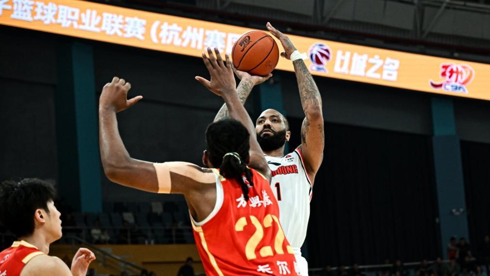 广厦为何大胜广东，王博赛后说出实情，四个字让杜锋心服口服