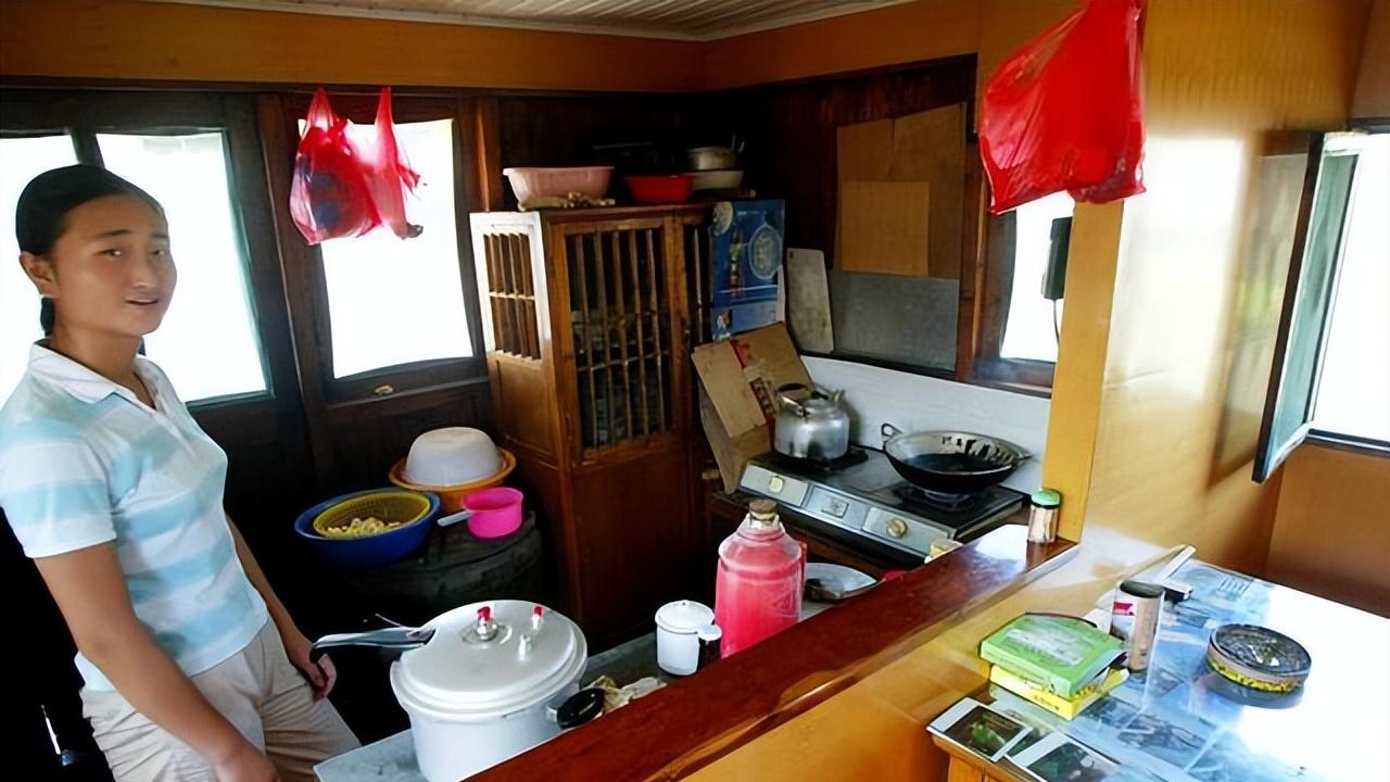 为啥朝鲜很缺电，但我们却不卖给他？他们不仅不要，还向我们卖