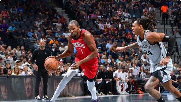 文班亚马末节爆发终结火箭 5 连胜，杜兰特再度隐身？